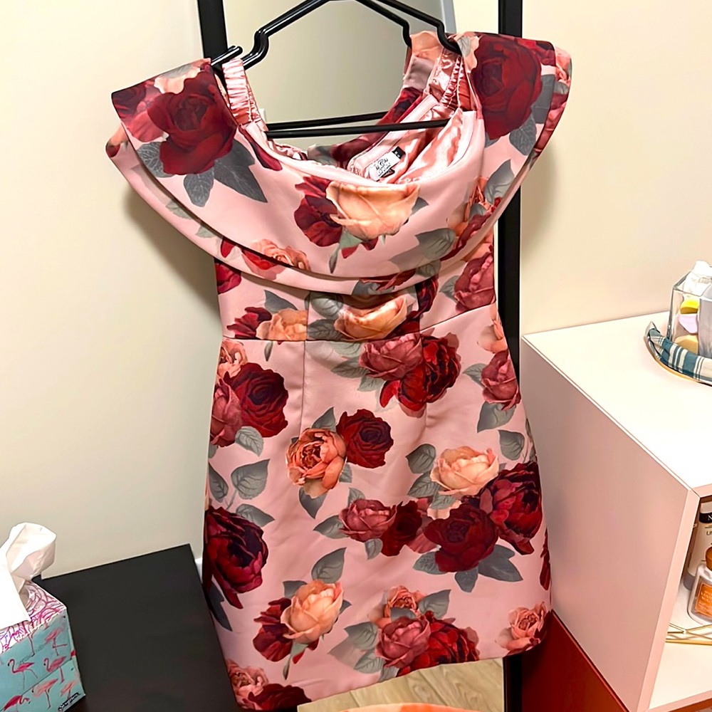Dress, extra small or UK 4, size. Brand new, wore once. Silky material inside.